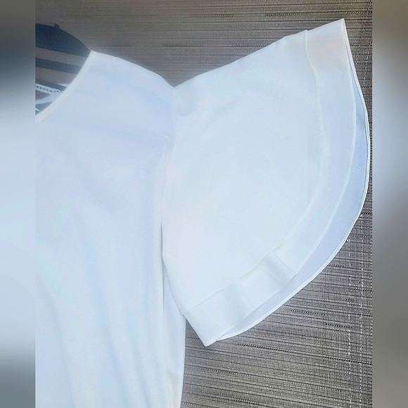 White Boho V-neck Top with Layered Flutter Sleeves size XL - Picture 9 of 9